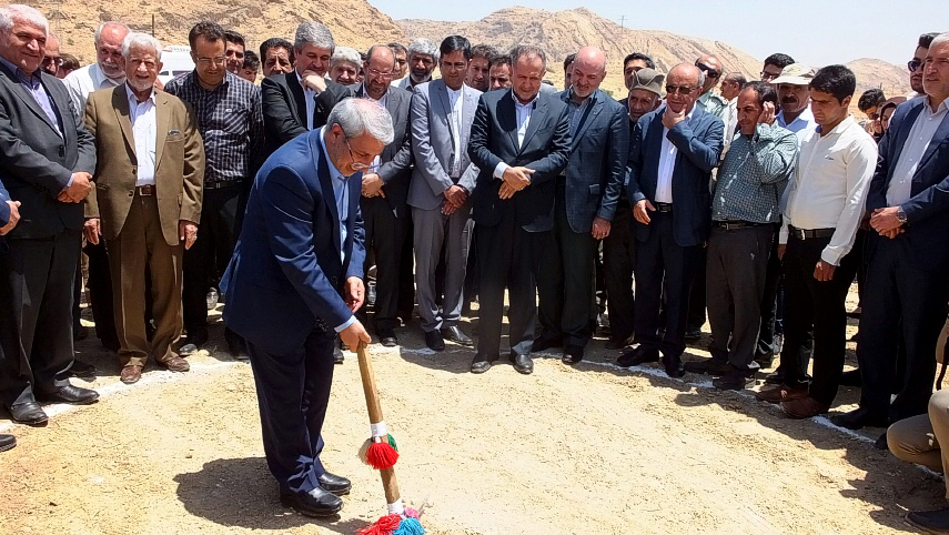 وضع حجر الاساس لمعمل زراعة و انتاج الاعشاب الطبیة في مدینة سربیشه