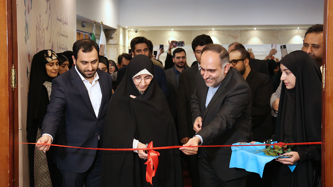 حمایت تمام قد بنیاد برکت از تولید کنندگان پوشاک ایرانی اسلامی/ هیچ محدودیتی برای حمایت از تولیدکنندگان پوشاک ایرانی _اسلامی وجود ندارد