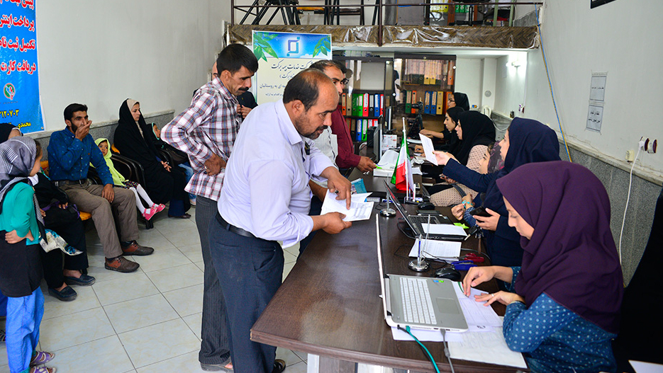 مؤسسة البركة تساهم في التأمین علی البیوت في محافظة خوزستان
