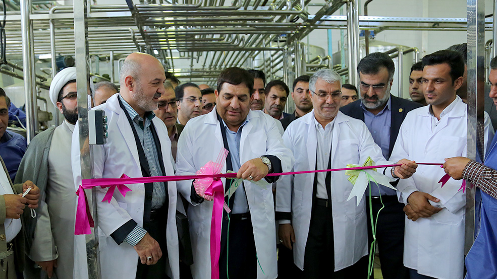 افتتاح طرح توانمندسازی اقتصادی بنیاد برکت (شرکت لبن دوش دامک، تولیدکننده‌ی فرآورده‌های لبنی) توسط دکتر مخبر رییس ستاد اجرایی فرمان حضرت امام(ره) در سفر به استان فارس